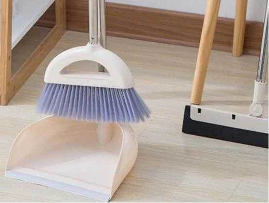 俗話說：「掃把遠離三處，兒孫才會富」，家裡的掃把千萬別放錯
