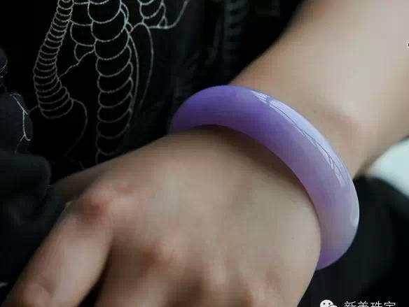 你手環是戴「左手」還是「右手」?小心戴錯手,千萬不能隨便戴!太重要了