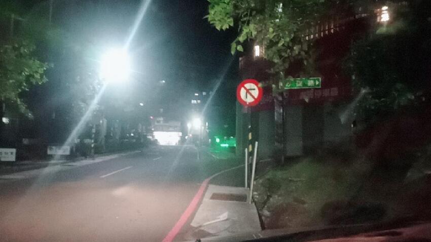5同學開進蘇花隧道！副駕狂喊「減速，開20就好」被BMW超車，隔天看新聞「全部人都安靜」他：當時有兩個黑衣人...