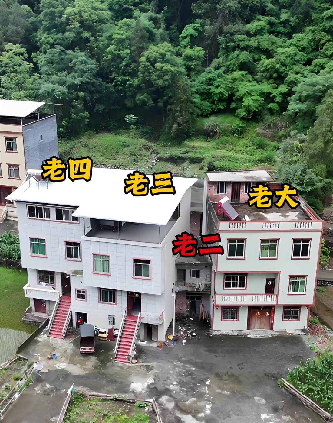 父母替四兄弟蓋房，老二嫌「分到最小」怒不平　父親翻出1張舊圖紙，全場安靜了