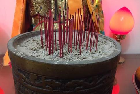 香爐滿了怎麼處理最好？這樣清爐，功德福報最大！現在知道還不晚