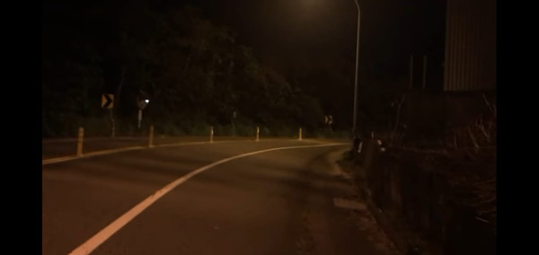 桃園這條路超陰！他騎車載女友「驚見靈異機車」 仔細一看「崩潰哭整路」：抓交替