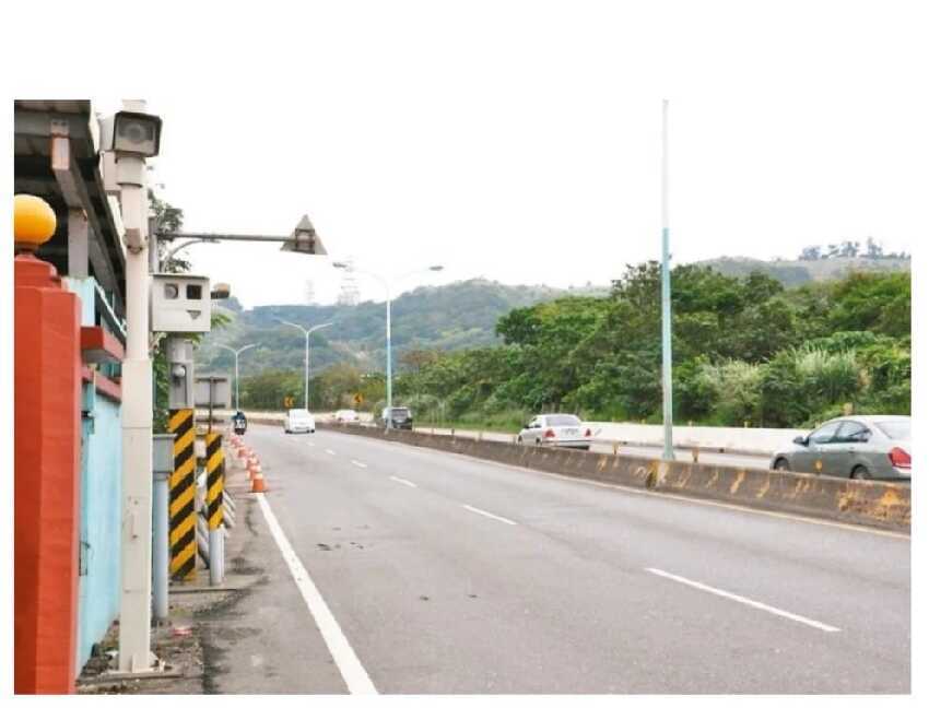 桃園這條路超陰！他騎車載女友「驚見靈異機車」 仔細一看「崩潰哭整路」：抓交替