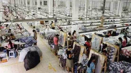 新衣服到底要不要「洗了再穿」，服裝廠老闆說漏嘴：以後別再做傻事