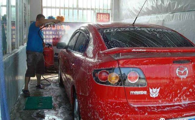 「經常洗車」和「一個月不洗車」哪個更傷車?維修師傅道出了答案