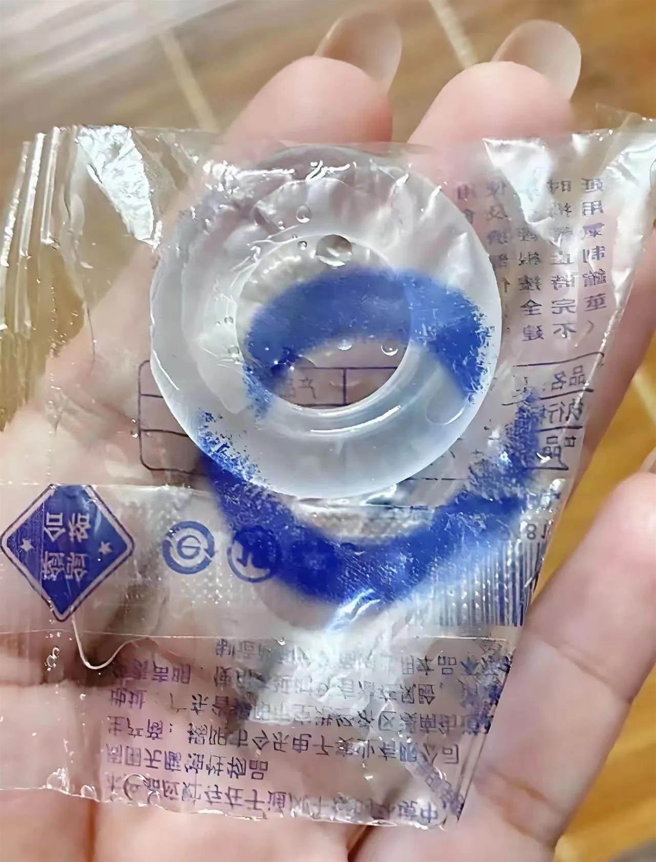 老公口袋掉出「塑膠小圈」網友一看急喊：快查他去處！人妻追真相秒崩潰​：難怪天天不回家