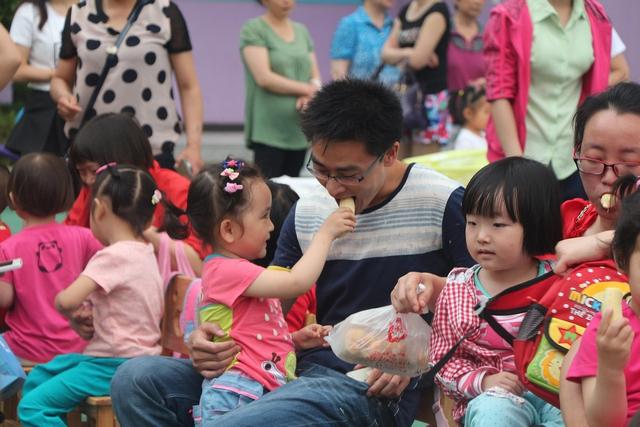上幼兒園第一天沒哭,過幾天哭得厲害的孩子,多半是這幾種情況