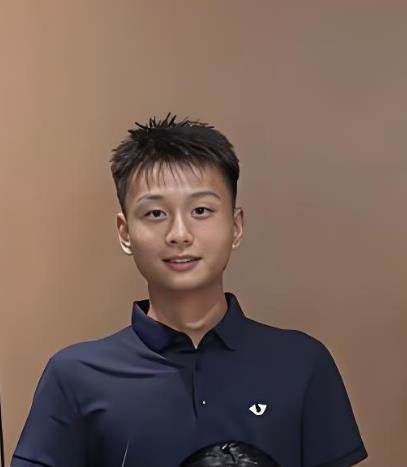 三胞胎姐妹嫁人後聚餐，一張合照猜猜誰的老公「最有錢」？網友選擇「驚人一致」