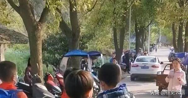 看到阿嬤跌倒！小學生好心扶她「竟被討要100萬」老人發誓「撒謊死全家」結局大快人心...