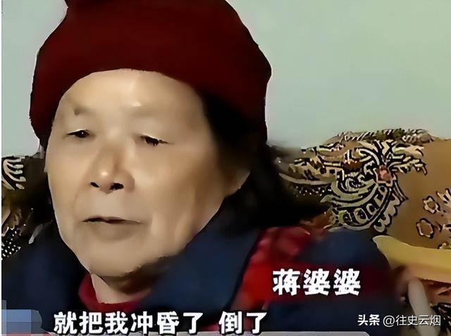 看到阿嬤跌倒！小學生好心扶她「竟被討要100萬」老人發誓「撒謊死全家」結局大快人心...