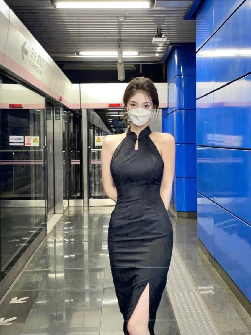 超會放電的雙眼！絕美正妹「戴口罩美到耀眼」 朋友卻喊「拿掉口罩很一般」網愣：不是一般好看