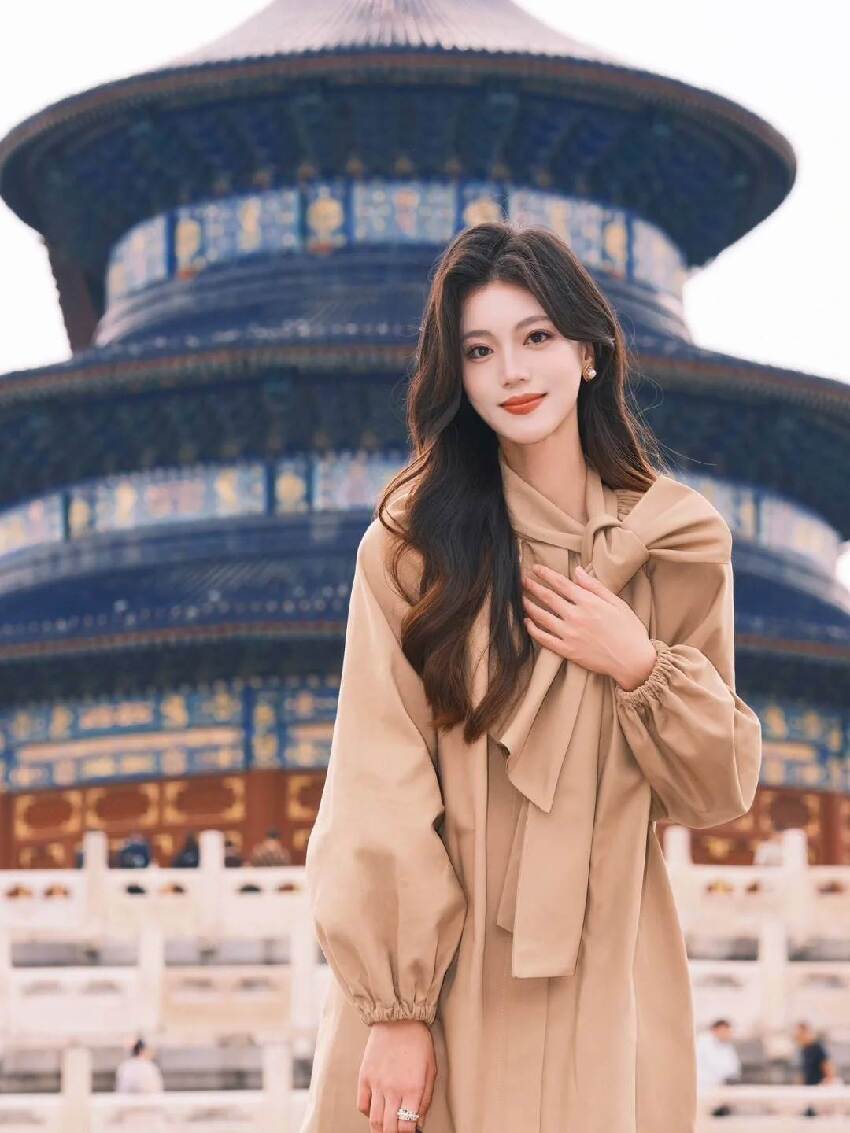 超會放電的雙眼！絕美正妹「戴口罩美到耀眼」 朋友卻喊「拿掉口罩很一般」網愣：不是一般好看