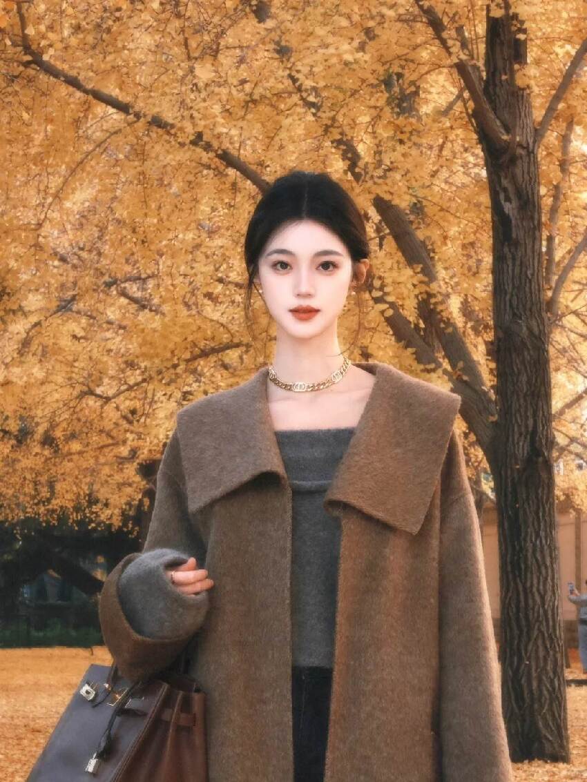 超會放電的雙眼！絕美正妹「戴口罩美到耀眼」 朋友卻喊「拿掉口罩很一般」網愣：不是一般好看