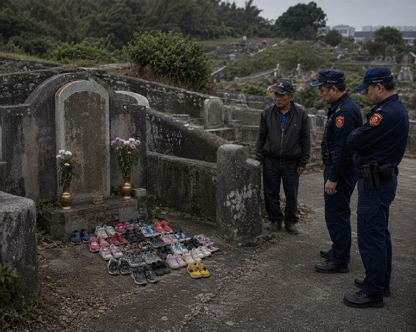 彰化75歲老翁下葬第7天，墓園管理員發現墓碑前每天多1雙童鞋！第11雙出現後，警方直接要求開棺確認